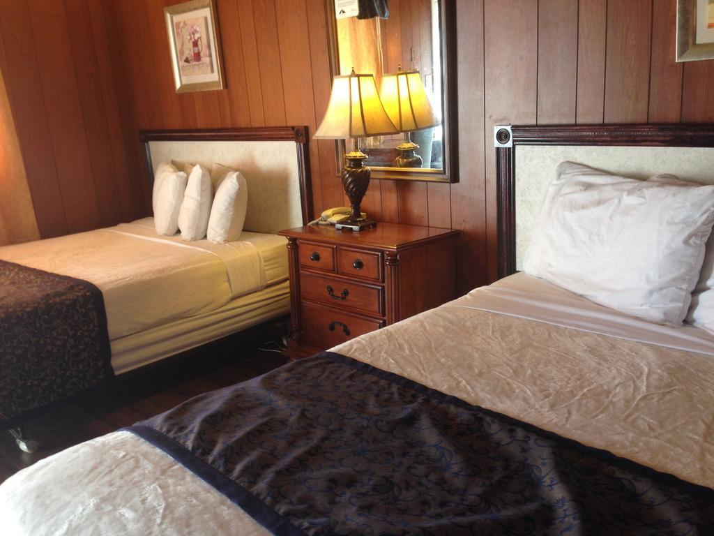 Blue Mountain Motel Pincher Creek Phòng bức ảnh
