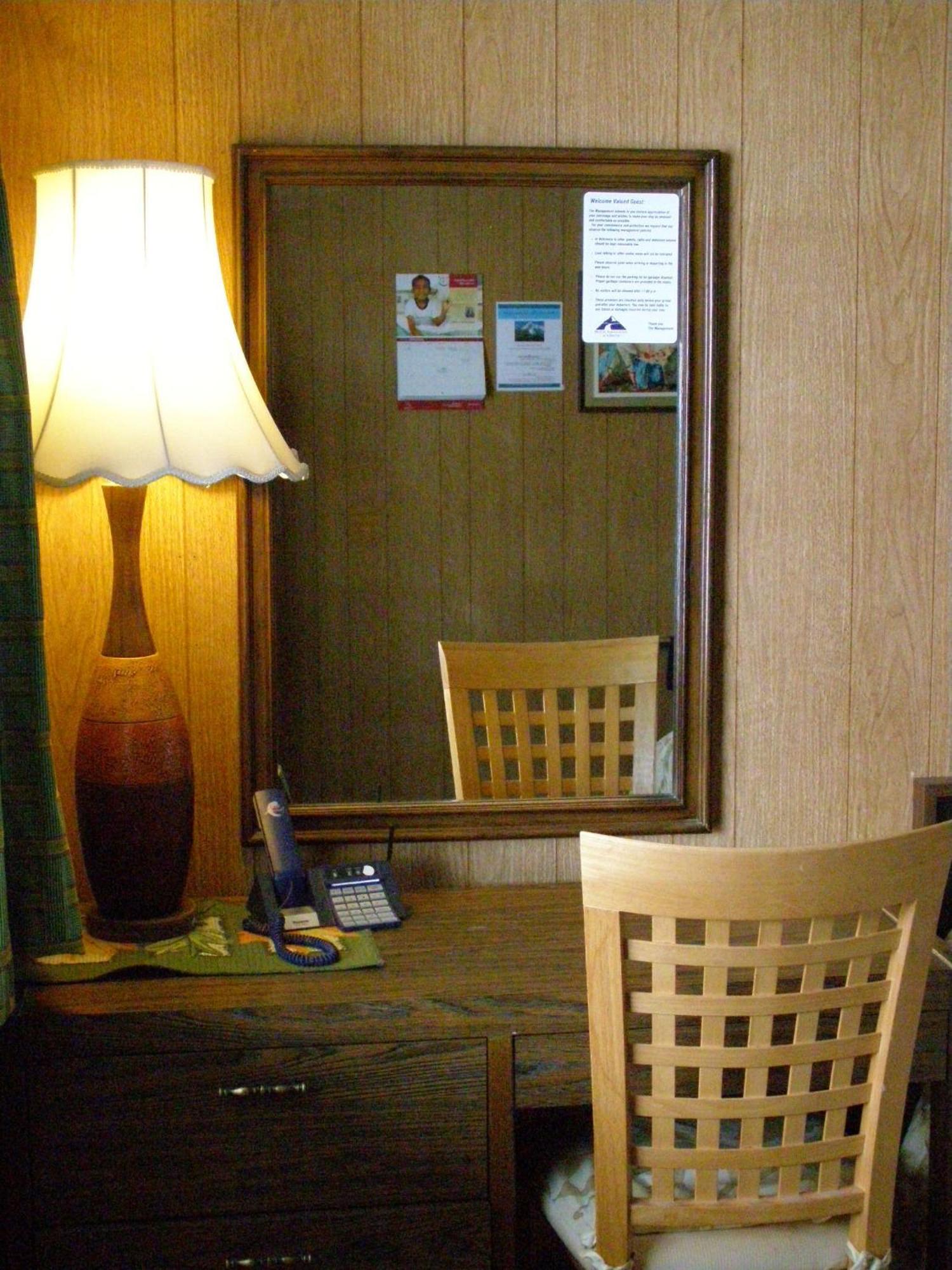 Blue Mountain Motel Pincher Creek Ngoại thất bức ảnh
