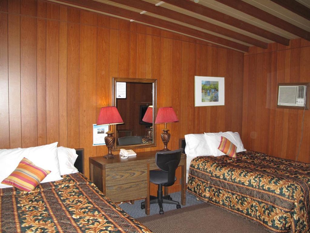 Blue Mountain Motel Pincher Creek Phòng bức ảnh