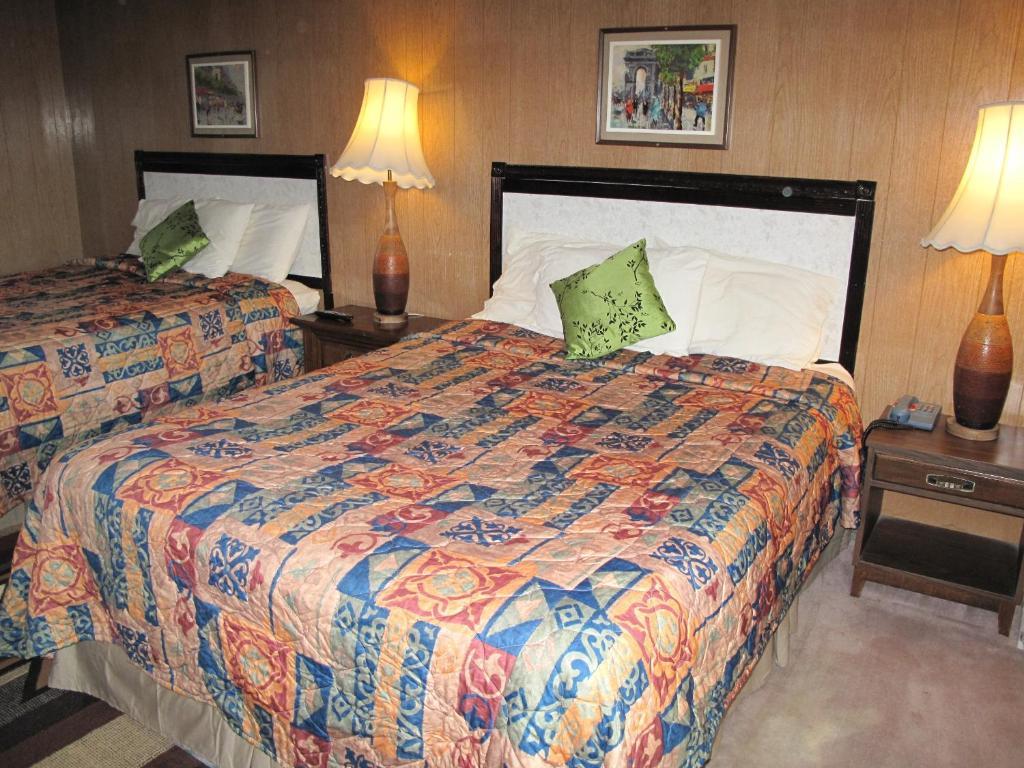 Blue Mountain Motel Pincher Creek Phòng bức ảnh