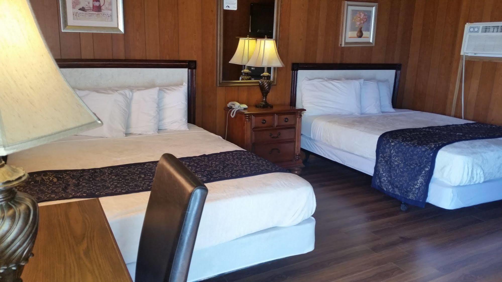 Blue Mountain Motel Pincher Creek Ngoại thất bức ảnh