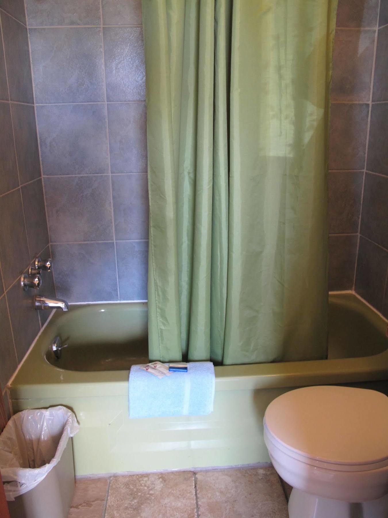 Blue Mountain Motel Pincher Creek Ngoại thất bức ảnh