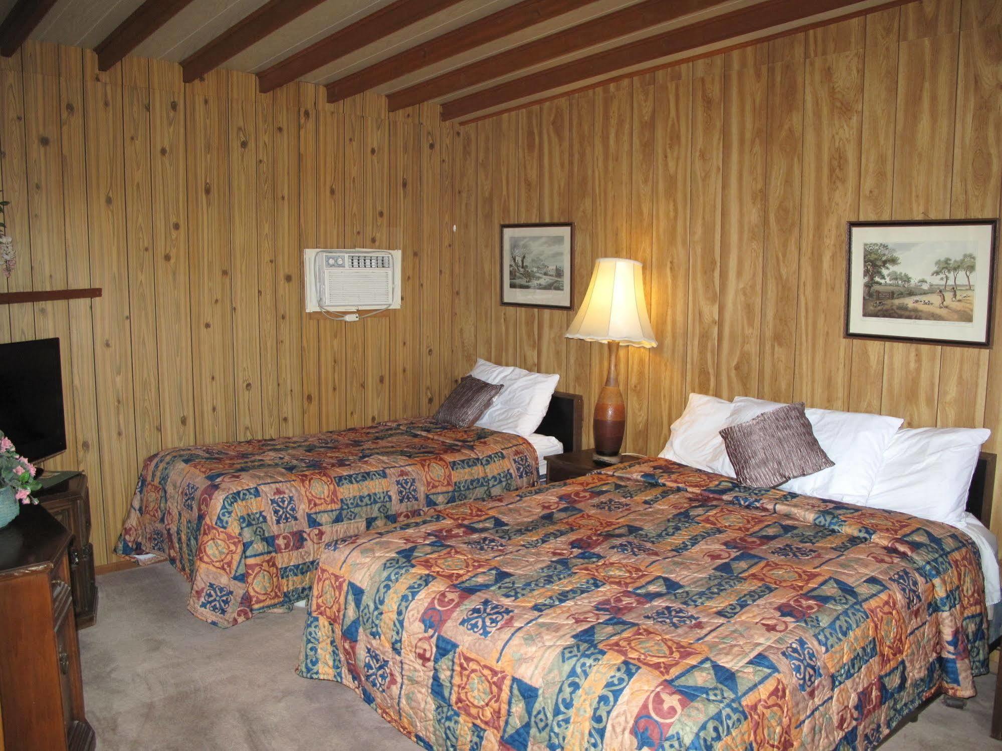 Blue Mountain Motel Pincher Creek Ngoại thất bức ảnh