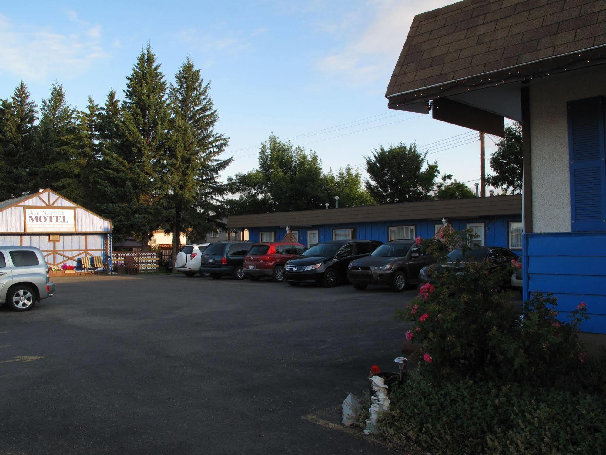 Blue Mountain Motel Pincher Creek Ngoại thất bức ảnh