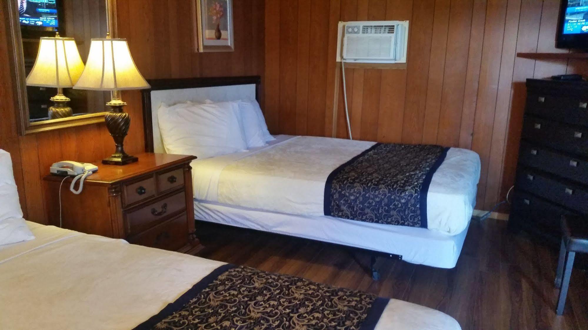 Blue Mountain Motel Pincher Creek Ngoại thất bức ảnh